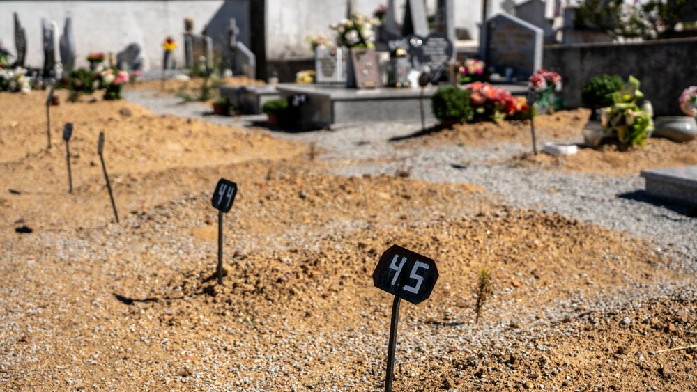 What Questions To Ask When Buying A Cemetery Plot?